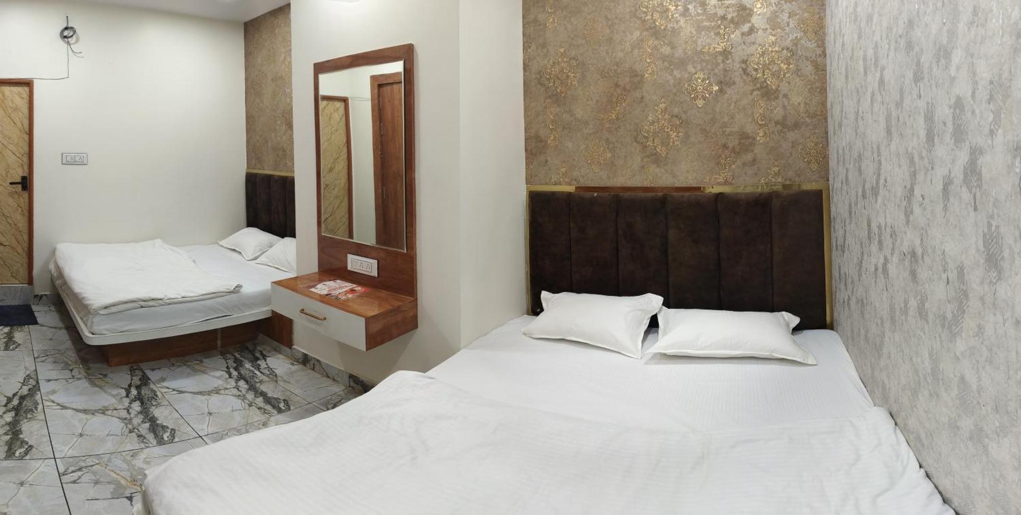 Hotel Malay Inn Ujjain Extérieur photo