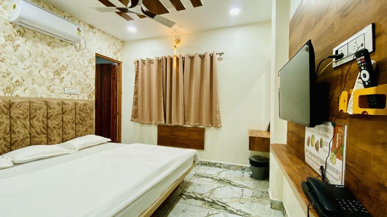 Hotel Malay Inn Ujjain Extérieur photo