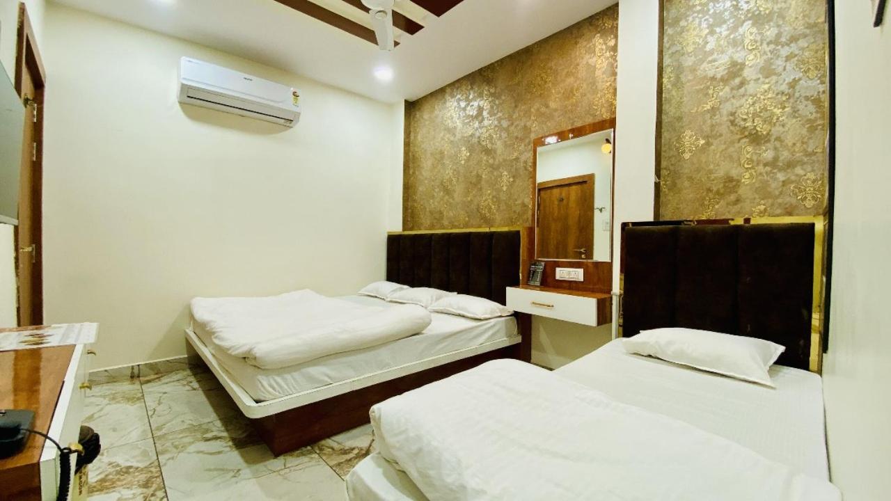 Hotel Malay Inn Ujjain Extérieur photo