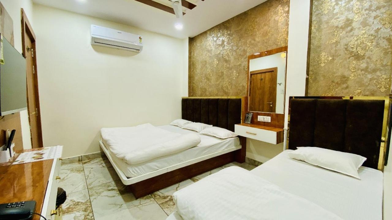 Hotel Malay Inn Ujjain Extérieur photo