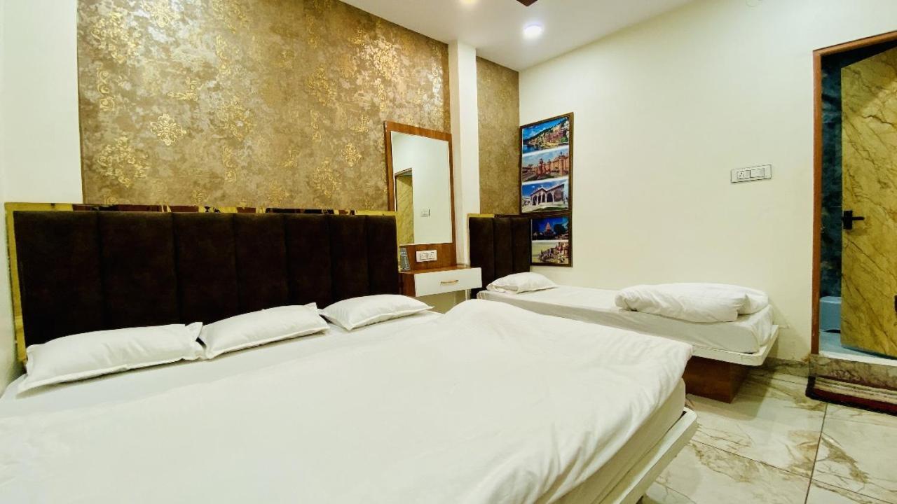 Hotel Malay Inn Ujjain Extérieur photo