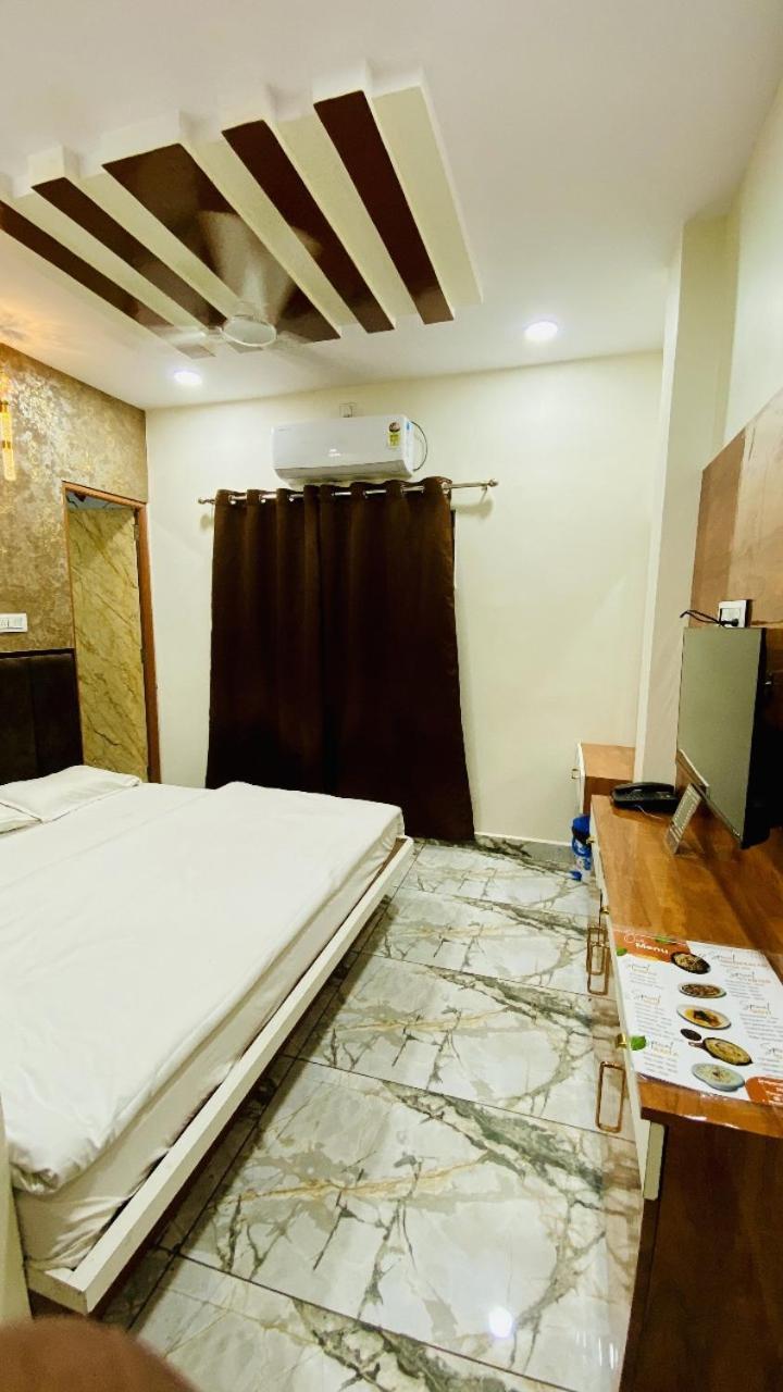 Hotel Malay Inn Ujjain Extérieur photo