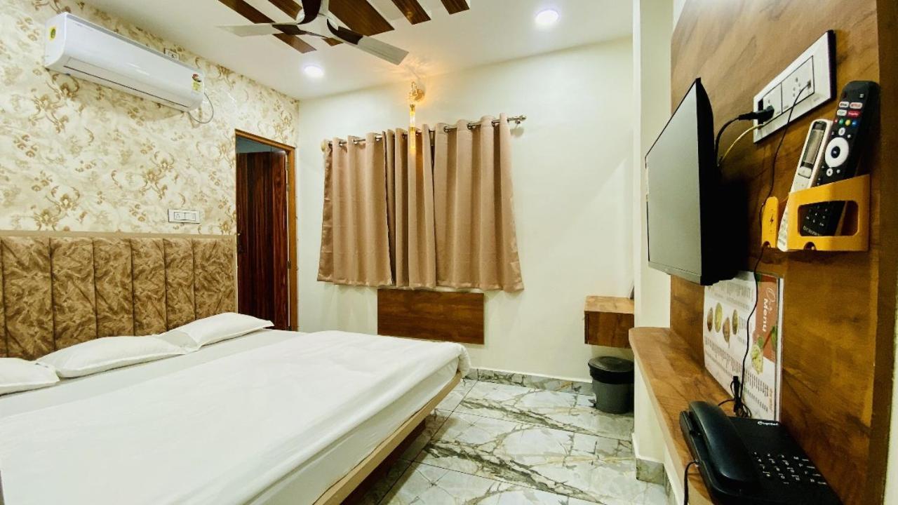 Hotel Malay Inn Ujjain Extérieur photo