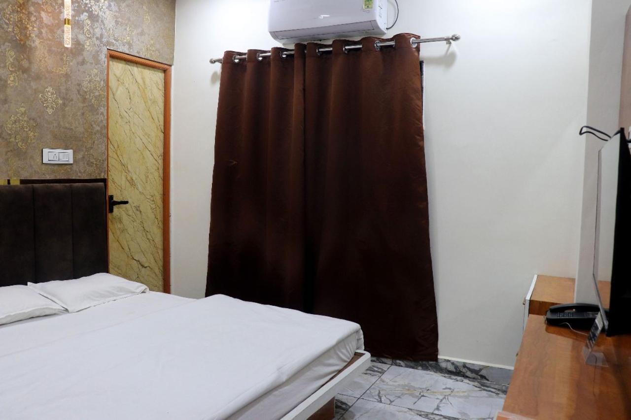 Hotel Malay Inn Ujjain Extérieur photo
