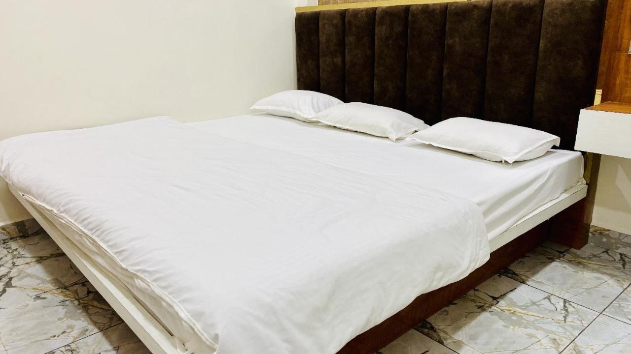 Hotel Malay Inn Ujjain Extérieur photo