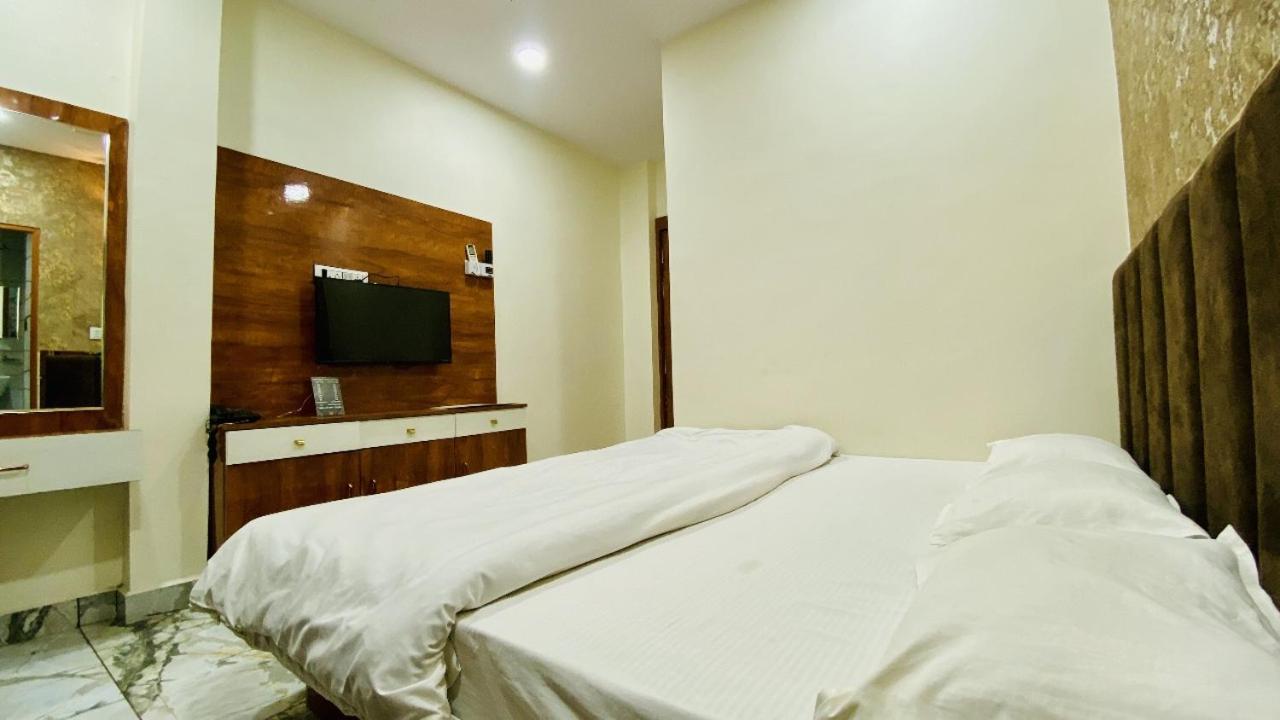Hotel Malay Inn Ujjain Extérieur photo