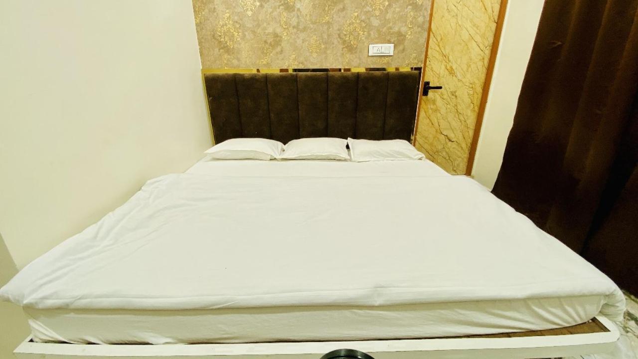 Hotel Malay Inn Ujjain Extérieur photo