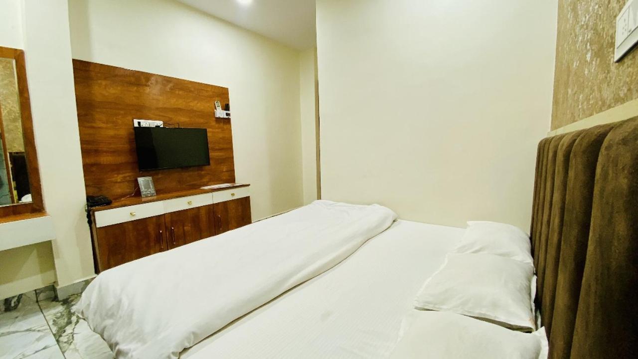 Hotel Malay Inn Ujjain Extérieur photo